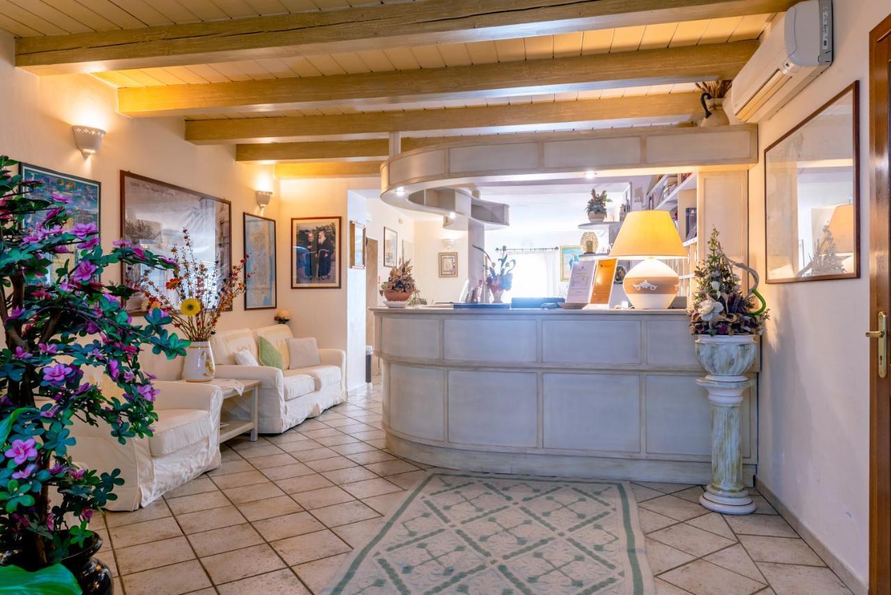 Hotel Cavour Olbia Exterior foto