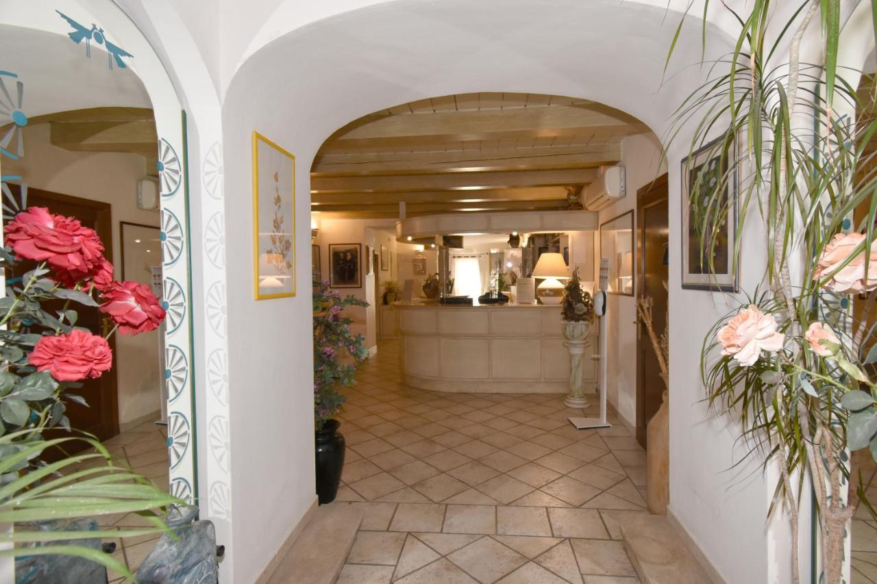 Hotel Cavour Olbia Exterior foto