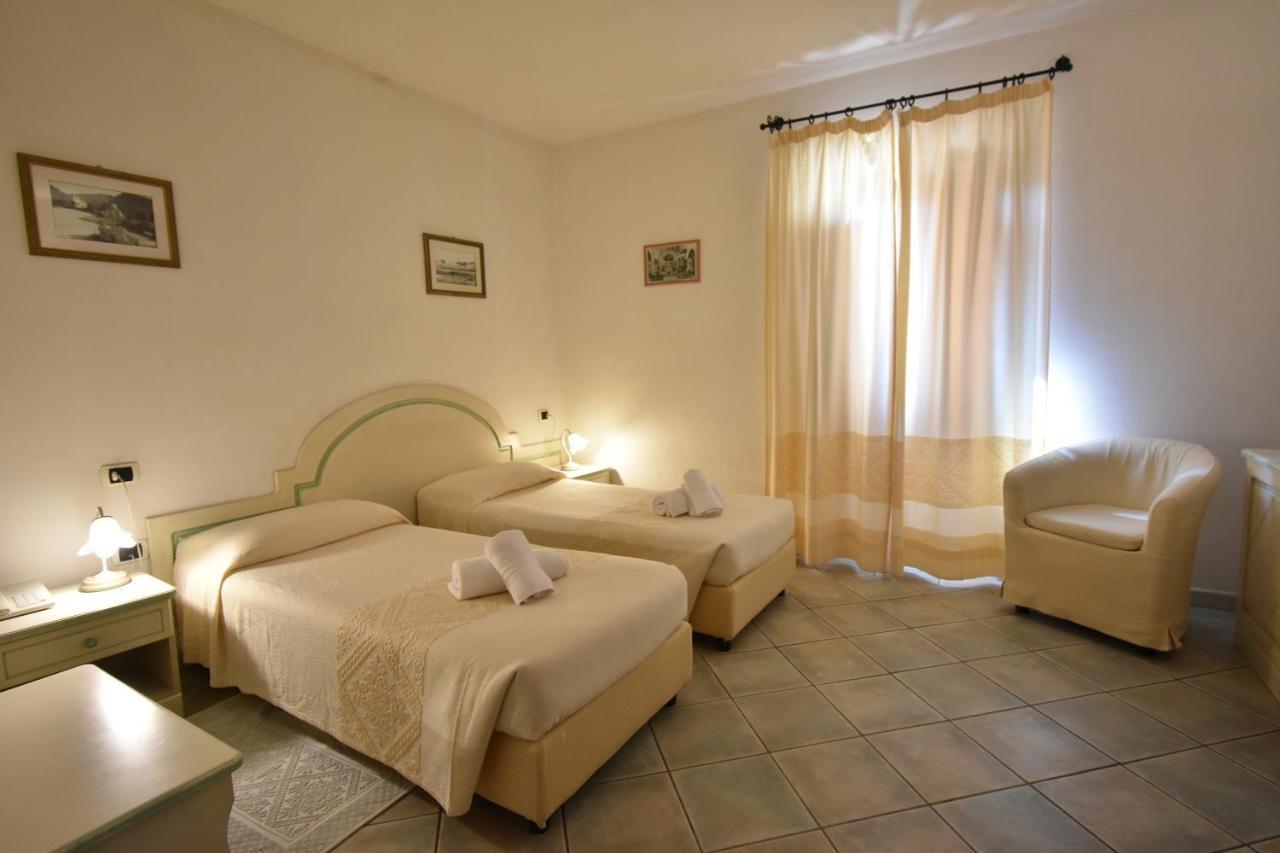 Hotel Cavour Olbia Exterior foto